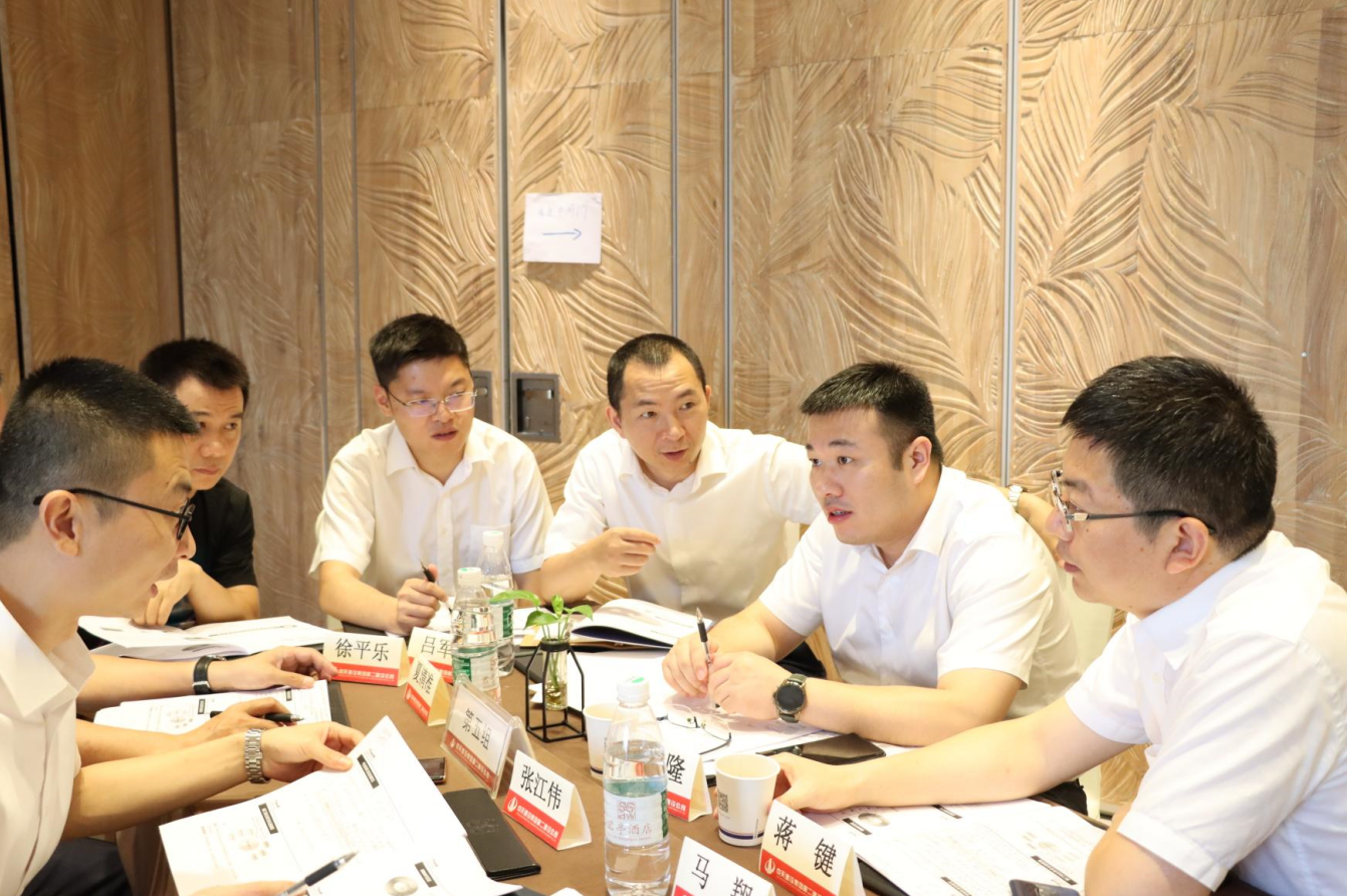 2021年6月25日-26日，d88尊龙z6二建组织开展了2021年中高层主管执行力培训。本次培训特邀清华、北大、上海交大总裁班讲师，中国企业家协会特聘高级讲师许晋老师进行授课。